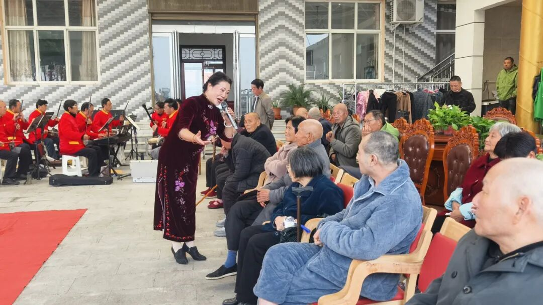 “敬老月”戲曲送下鄉(xiāng) 經(jīng)典唱段暖老人心