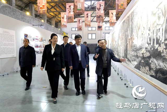 趙尊清繪畫捐贈(zèng)儀式暨藝術(shù)作品展活動(dòng)在遂平縣舉行