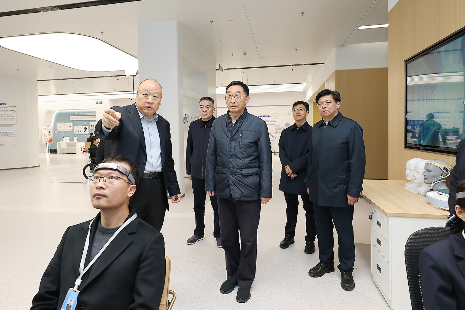 劉寧到安陽龍安區(qū)文峰區(qū)內(nèi)黃縣檢查指導工作時強調(diào)：強化科技創(chuàng)新推動產(chǎn)業(yè)轉(zhuǎn)型升級 打造精品旅游線路知名文化地標