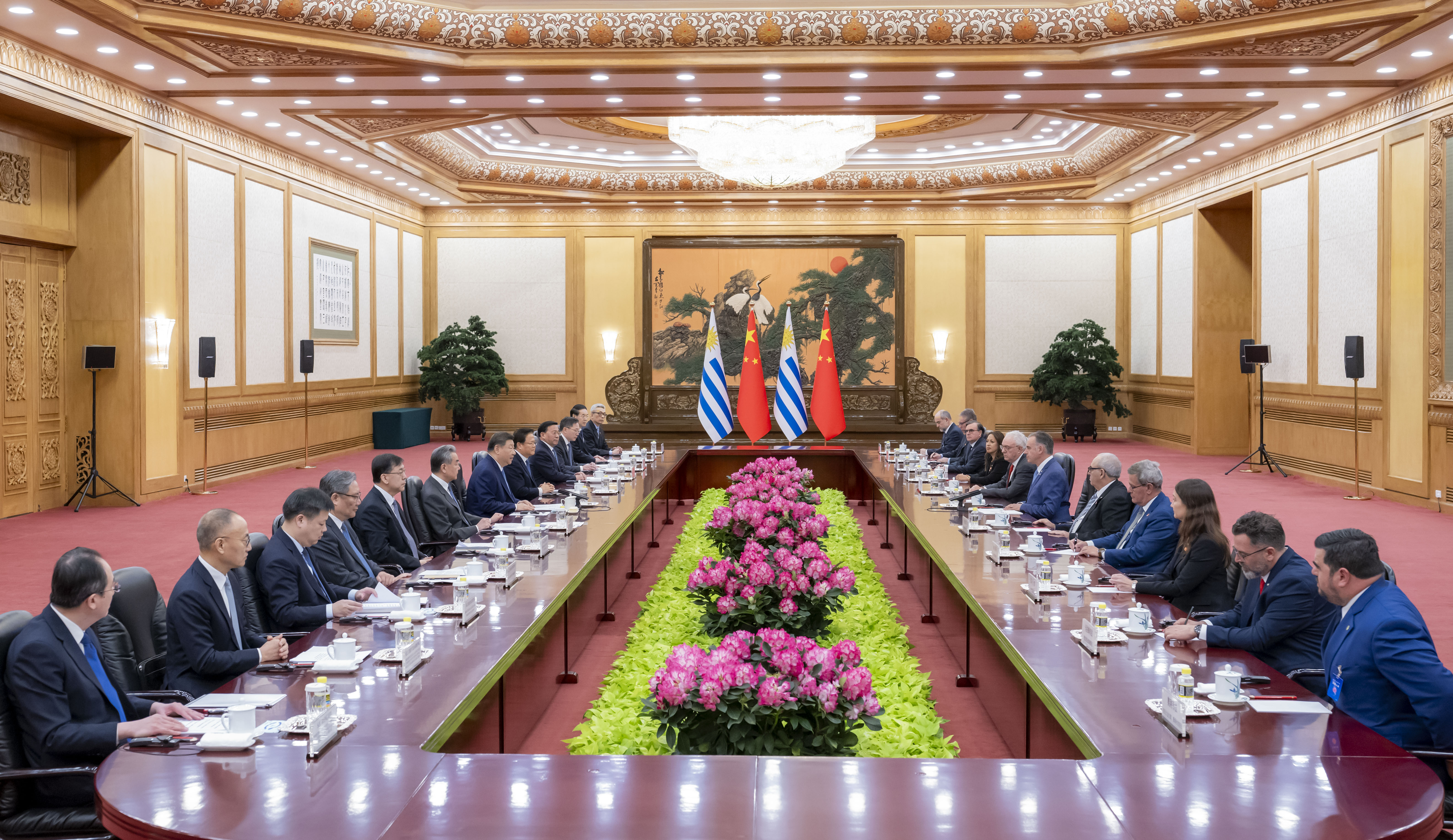 習(xí)近平同烏拉圭總統(tǒng)奧爾西舉行會(huì)談