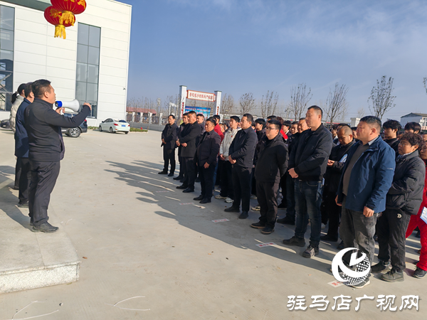 平輿縣李屯鎮(zhèn):入企觀摩搭橋梁 現(xiàn)場簽約促就業(yè)