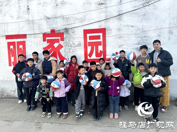 平輿縣陽城鎮(zhèn):國家一級籃球運動員王勃臣返鄉(xiāng)獻愛心