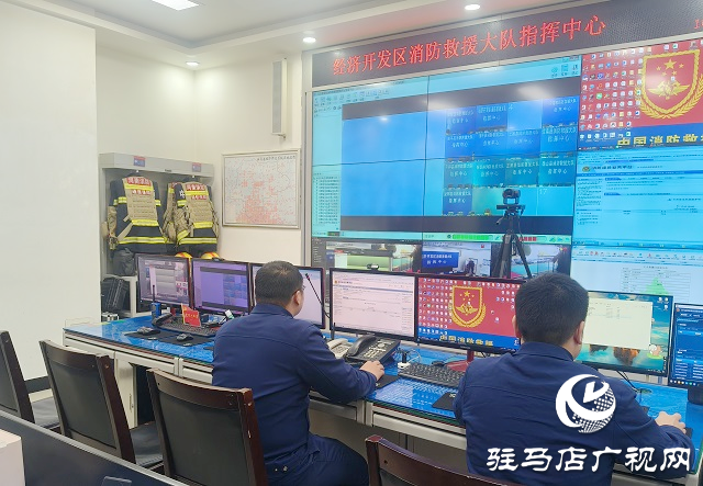 【 新春走基層】堅(jiān)守除夕夜 火焰藍(lán)守護(hù)萬(wàn)家團(tuán)圓