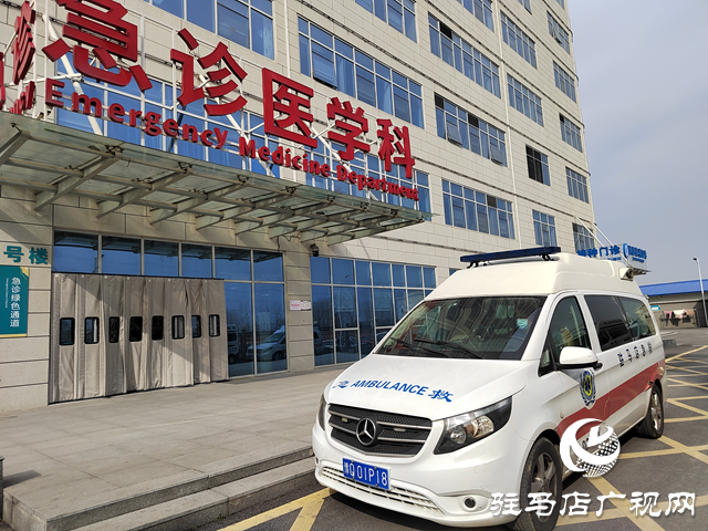 駐馬店市第二人民醫(yī)院:無(wú)影燈下守歲生命線上逆行