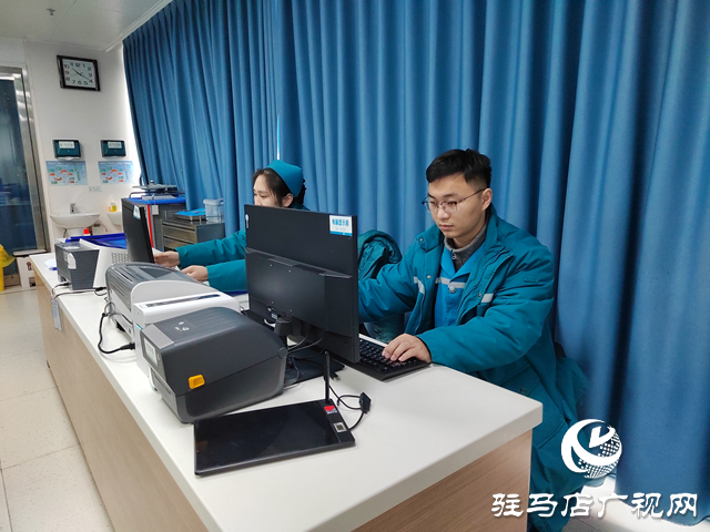 駐馬店市第二人民醫(yī)院:無(wú)影燈下守歲生命線上逆行