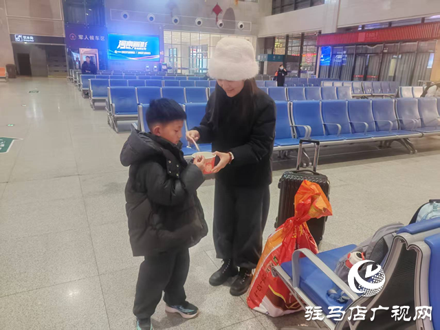 駐馬店西站：餃子飄香年味濃 堅守崗位亦團(tuán)圓