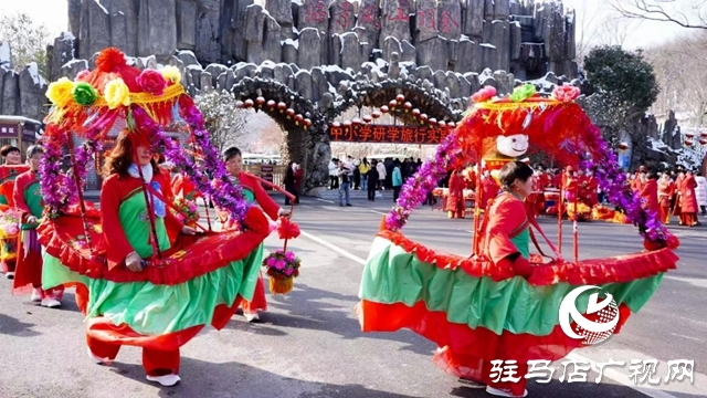 駐馬店市文化館陀舞藝術(shù)團(tuán)新春系列演出亮相金頂山