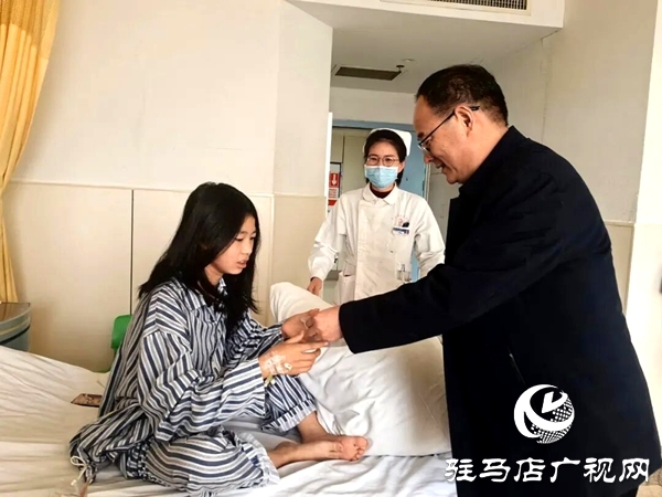 平輿縣人民醫(yī)院讓節(jié)日溫暖浸潤病房