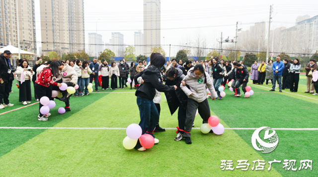 三尺講臺育桃李 運動場上綻芳華