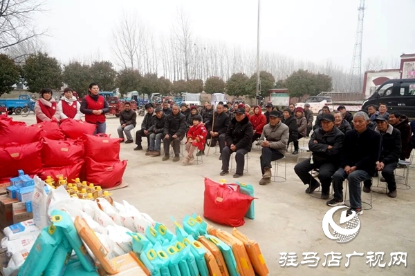鄭州市愛心粥鋪雷鋒團隊赴平輿縣萬冢鎮(zhèn)萬寨村開展志愿服務活動