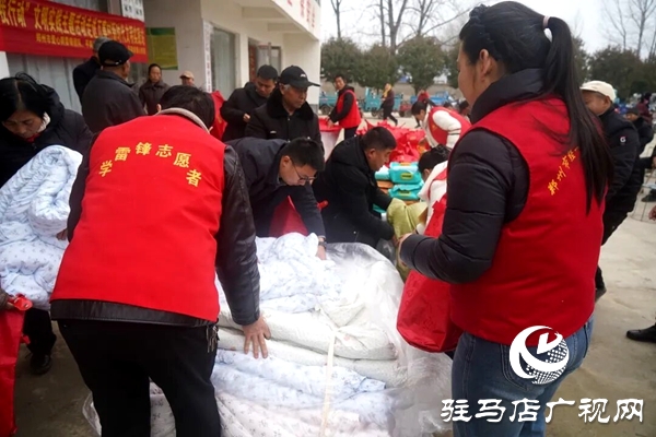 鄭州市愛心粥鋪雷鋒團隊赴平輿縣萬冢鎮(zhèn)萬寨村開展志愿服務活動