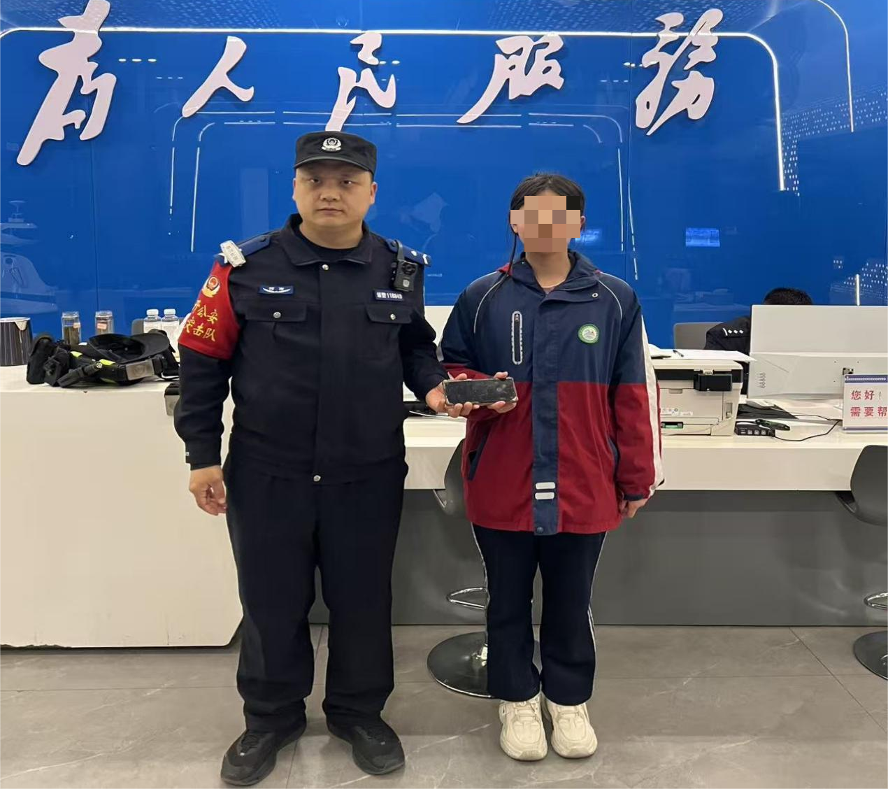 開發(fā)區(qū)公安：極速連尋兩部手機(jī)暖民心