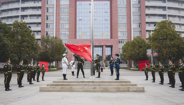 駐馬店幼專：升旗儀式啟新程 校長寄語勵學(xué)子