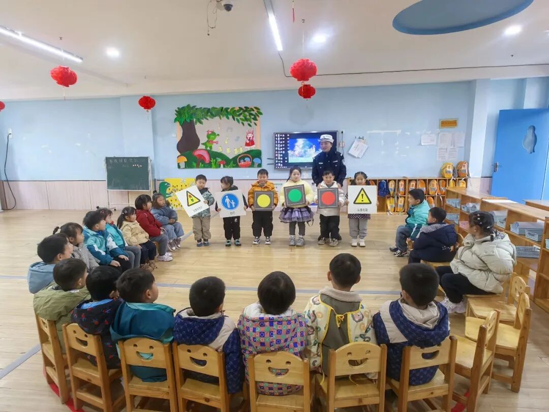 駐馬店：護(hù)航“超短學(xué)期”，平安全程在線